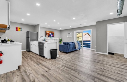 West Arlington Apartment | Modern 2BR Apartment Near Texas Live Entertainment
