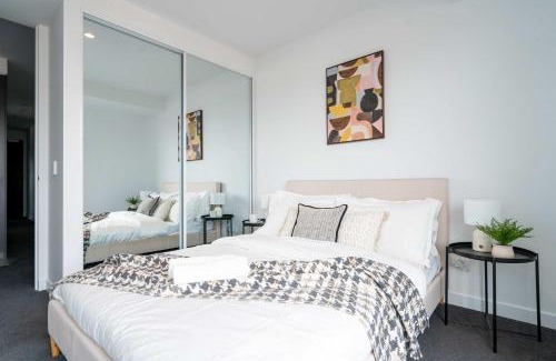 Hawthorn Apartment | Modern 2BR Apartment with Smart TV and Views