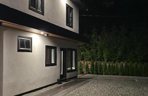 West Vancouver House | Modern 2BR Coach House, West Van- New Construction