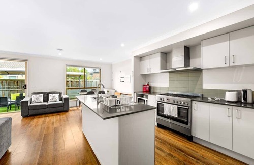 Officer House | Modern 2BR Comfort in the Heart of Officer