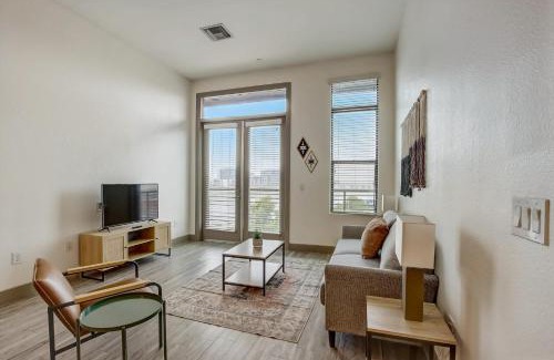 Tempe Apartment | Modern 2BR CozySuites on Town Lake waterfront 12
