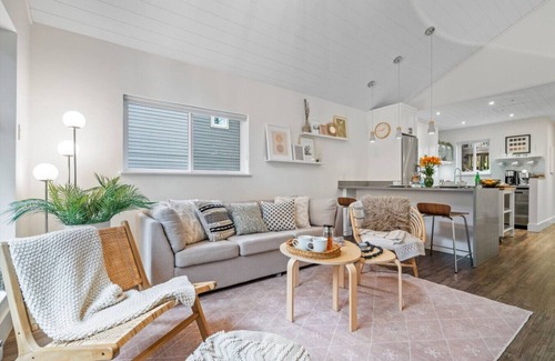 Whistler Creekside House | Modern 2BR Creekside Townhome , Patio, Walk to Gondola, Free Parking!