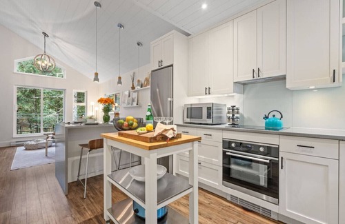 Whistler Creekside House | Modern 2BR Creekside Townhome , Patio, Walk to Gondola, Free Parking!