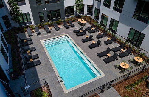 Hackensack River Waterfront Apartment | Modern 2BR + Den Family & Remote Work Ready, Near NYC