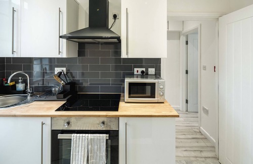 Whitechapel Apartment | Modern 2BR Flat - 7 Min to WhiteChapel Station
