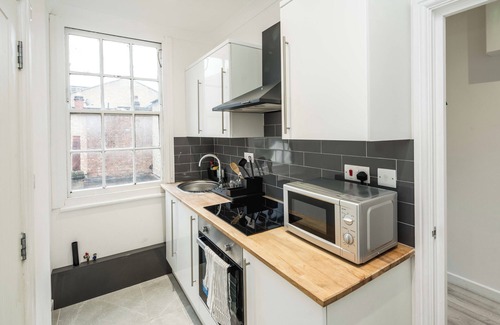 Whitechapel Apartment | Modern 2BR Flat - 7 Min to WhiteChapel Station
