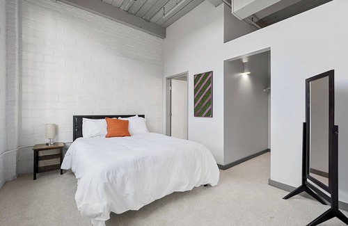 Downtown Cleveland Bed & Breakfast | Modern 2BR Gem in the City’s Heart