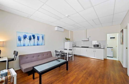 Huntingdale House | Modern 2BR home at Huntingdale