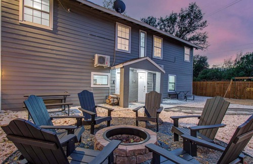 Greater East End Apartment | Modern 2BR Houston Stay | Central & Cozy