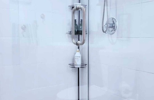Queens Apartment | Modern 2BR - Ideal for Med Rotations & Biz Trips