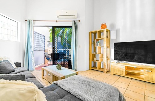Spring Hill Apartment | Modern 2BR Luxe Apartment