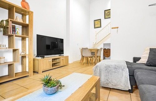 Spring Hill Apartment | Modern 2BR Luxe Apartment