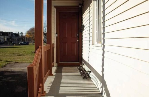 Southside Apartment | Modern 2BR Near SU & Downtown