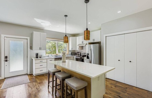 Durham Apartment | Modern 2BR near Tobacco Trail w/rooftop deck