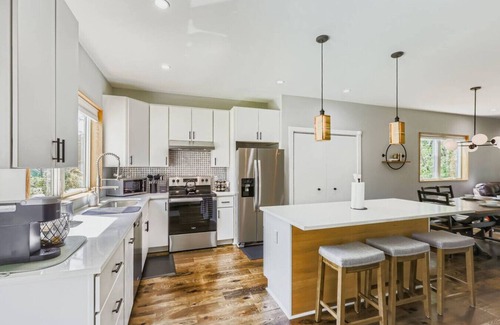 Durham Apartment | Modern 2BR near Tobacco Trail w/rooftop deck