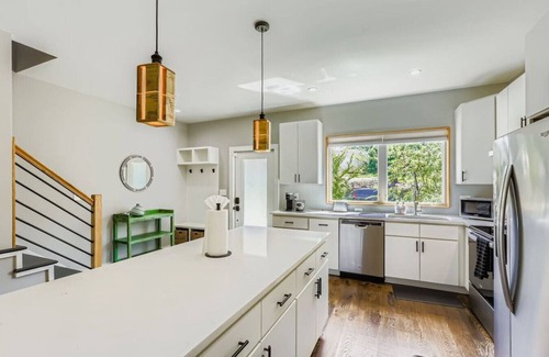 Durham Apartment | Modern 2BR near Tobacco Trail w/rooftop deck