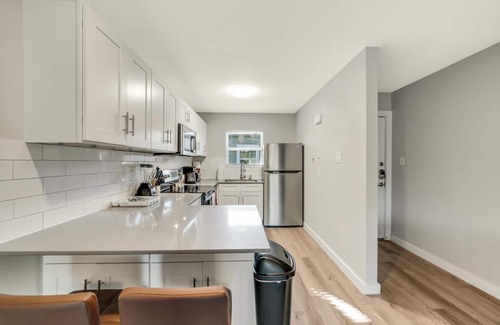 Hyde Park Apartment | Modern 2BR Near UT Hyde Park Evonify