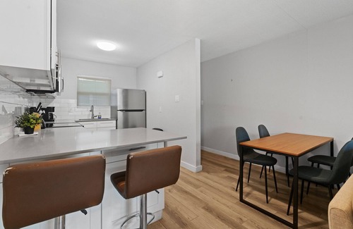 Hyde Park Apartment | Modern 2BR Near UT | Hyde Park | Evonify 3064