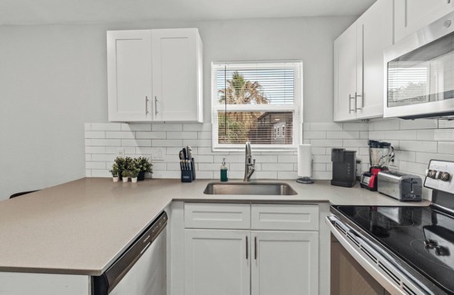 Hyde Park Apartment | Modern 2BR Near UT | Hyde Park | Evonify 7378