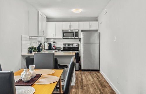 Hyde Park Apartment | Modern 2BR Near UT | Hyde Park | Evonify 7378