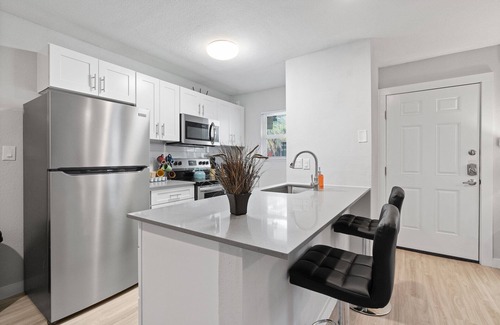 Hyde Park Apartment | Modern 2BR Near UT | Hyde Park | Evonify 5527