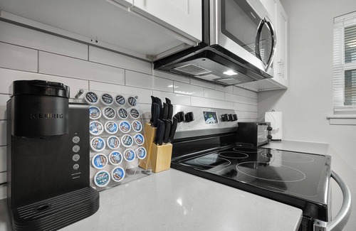 Hyde Park Apartment | Modern 2BR Near UT | Hyde Park | Evonify 7923