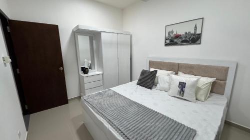 Kaduwela Apartment | Modern 2BR Resort Apartment with Pool & Gym, Malabe