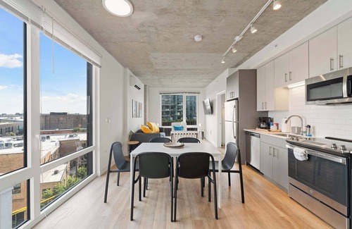 River North Apartment | Modern 2BR Retreat Near Old Town & Lincoln Park