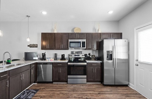 Clarksville House | Modern 2BR Retreat Near Downtown Clarksville, APSU & F&M Arena