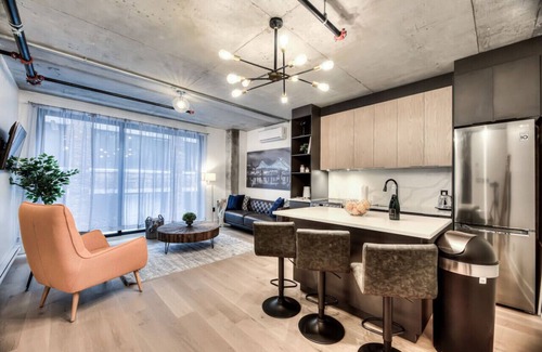 International District Apartment | Modern 2BR Suite Old Montreal B5