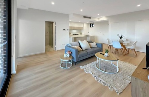 Arncliffe Apartment | Modern 2BR Suite w/Balcony & Parking near Airport
