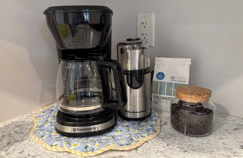 North Cowichan House | Modern 2BR Suite with Sauna, Cold Pl, Private Yard, & EV – Pet Friendly