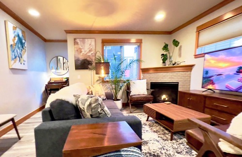 Judkins Park House | Modern 2BR w Fire Pit & BBQ - Perfect for Families, Travel Nurses & Corp Housing