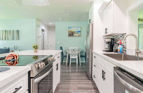 Port Charlotte House | Modern 2BR with Backyard, near Beach & Harbor