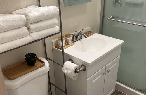 Clear Lake Apartment | modern 3/2 custom built home