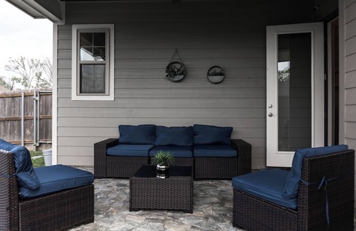 Milton House | Modern 3 bd 2.5 bath Cajun Home
