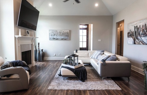 Milton House | Modern 3 bd 2.5 bath Cajun Home