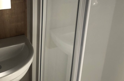 Walton on the Naze House | Modern 3 bedroom caravan 5 minutes walk to the beach