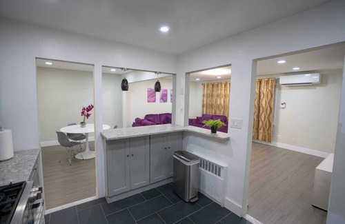 Queens Apartment | Modern 3 Bed 2 Bath Home With Parking: 2 min LGA, 15 min JFK, 20 min Manhattan