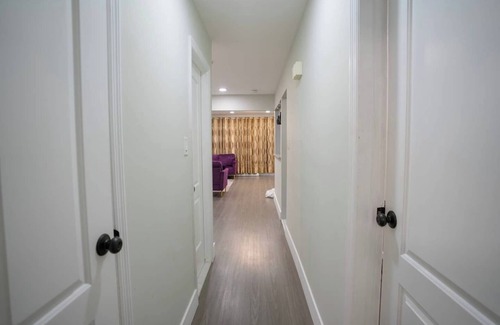 Queens Apartment | Modern 3 Bed 2 Bath Home With Parking: 2 min LGA, 15 min JFK, 20 min Manhattan