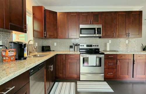 Southwest Coconut Grove House | Modern 3 bed/2 bath House by Coco Walk w/Private Cozy Deck(Family/Pet-friendly)