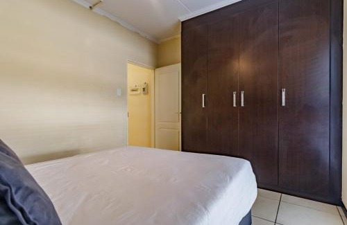Kareeberg Apartment | Modern 3-Bed Apartment Perfect for Family & Groups