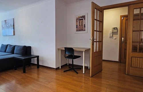 Palhais Apartment | Modern 3 Bed Flat - Beaches, Expo & City Fun - Your Gateway to Lisbon