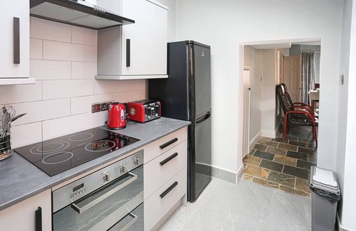 Belfast House | Modern 3-Bed Home with On-Street Parking
