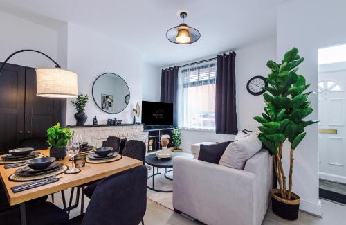 Barnsley House | Modern 3-Bed House Central Location & Free Parking