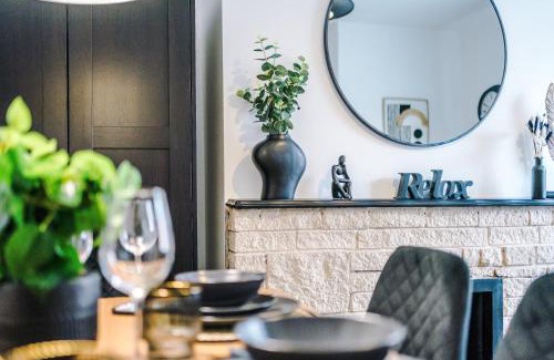 Barnsley House | Modern 3-Bed House Central Location & Free Parking