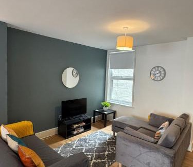 Southsea House | Modern 3 Bed House in Southsea, Sleeps 6 with Garden & Parking