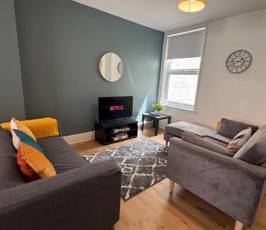 Southsea House | Modern 3 Bed House in Southsea, Sleeps 6 with Garden & Parking