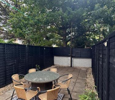 Southsea House | Modern 3 Bed House in Southsea, Sleeps 6 with Garden & Parking