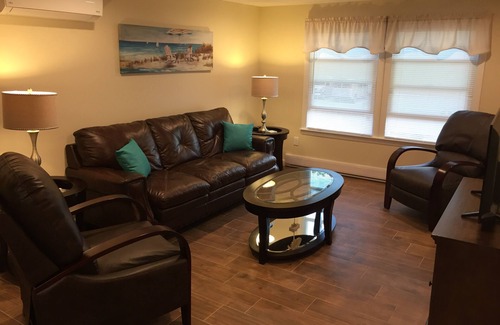 Old Orchard Beach Apartment | MODERN 3 BEDROOM WITH AIR CONDITIONING AND FREE BEACHFRONT PARKING PASS .